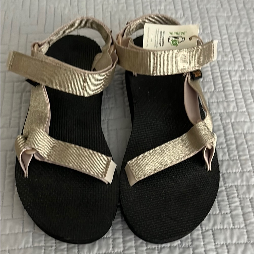 Women’s Teva Sandals NWT Size 6